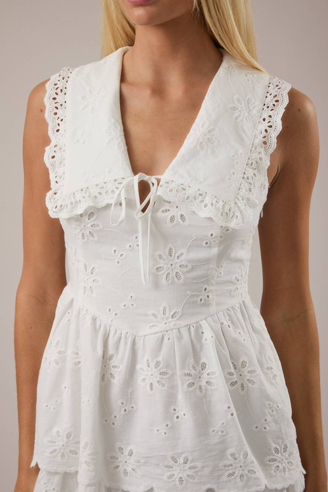 SLEEVELESS V-NECK COLLARED EYELET MINI DRESS