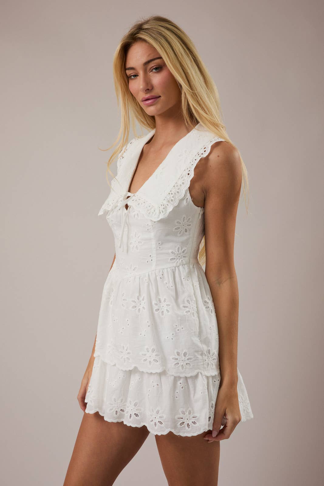 SLEEVELESS V-NECK COLLARED EYELET MINI DRESS