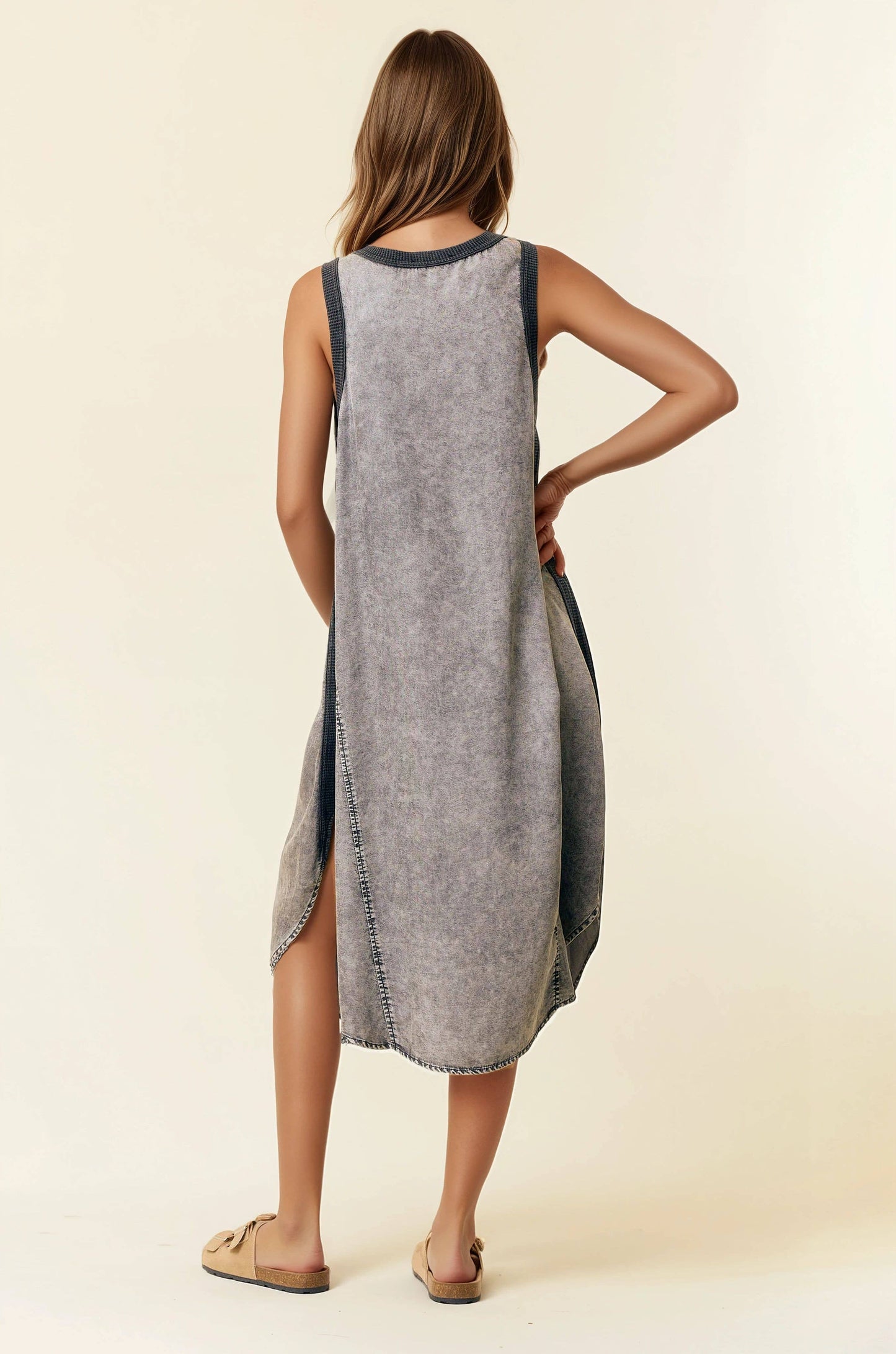 ROUND NECK SLEEVELESS MIDI DRESS W/ ROUND HEM